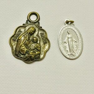 VTG Lot Of 2 RELIGIOUS Miraculous
Medal Virgin Mary Saint Anna 9